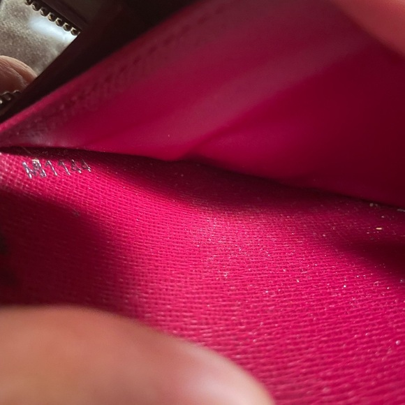 Louis Vuitton EPI Wallet - Picture 7 of 8